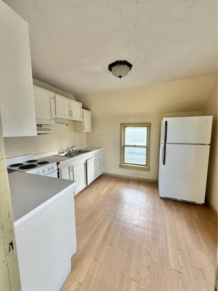 Primary Photo - 528 N 1st St