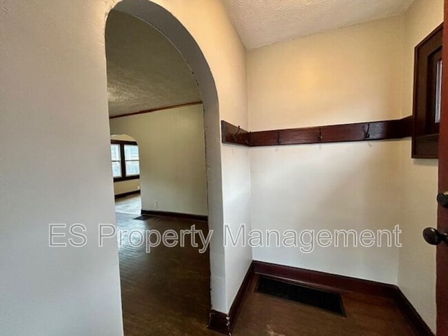 Building Photo - 1840 W Maryland St