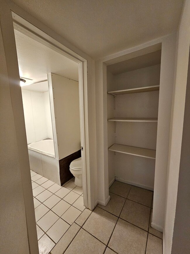 Building Photo - r1319LBP