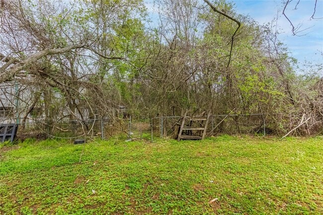 Building Photo - 5311 Pine Ave