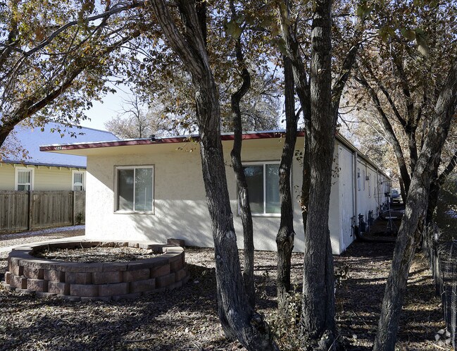 Building Photo - Midtown Apartments