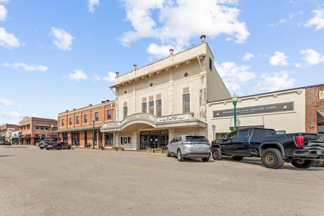 Building Photo - 518 Clinton St