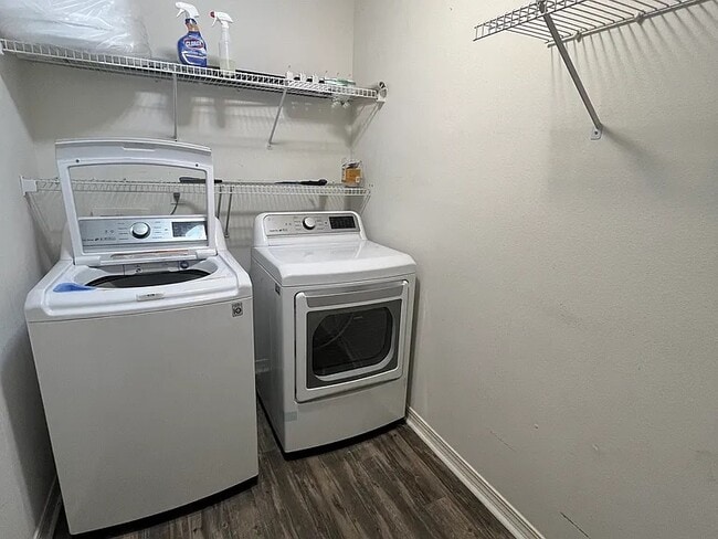 Building Photo - 1424 Roebling Tr