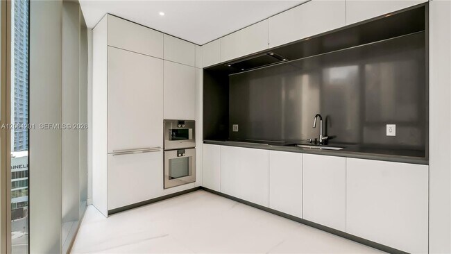 Building Photo - 300 Biscayne Blvd Way
