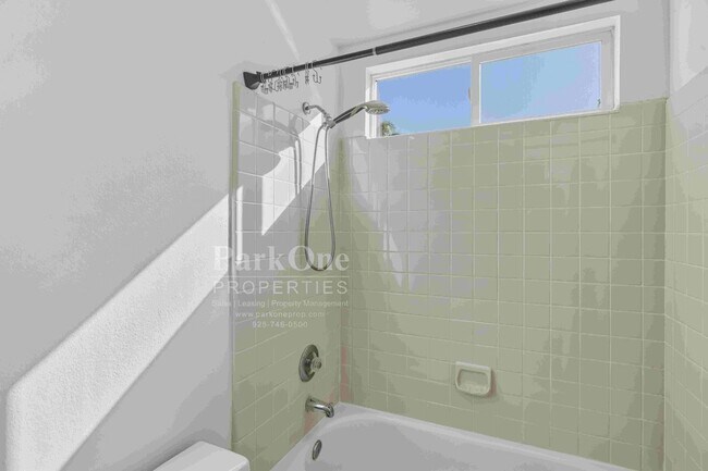 Building Photo - Beautiful Home in Peacock Creek