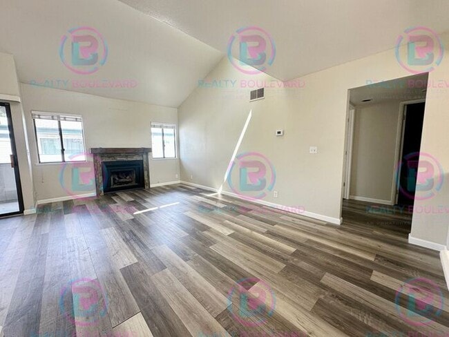 Building Photo - Contemporary 2-Bed Condo with Garage & Poo...