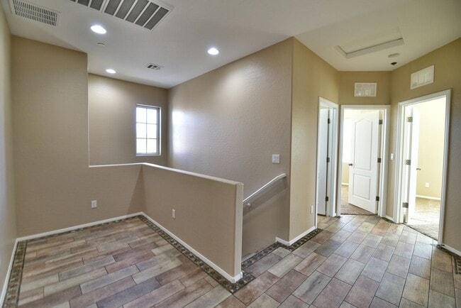 Building Photo - Beautiful 3 Bedroom Henderson Home!