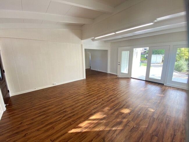 Building Photo - 3 Bedroom, 1.5 Baths