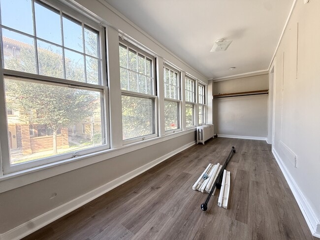 Building Photo - 207 N Pinckney St