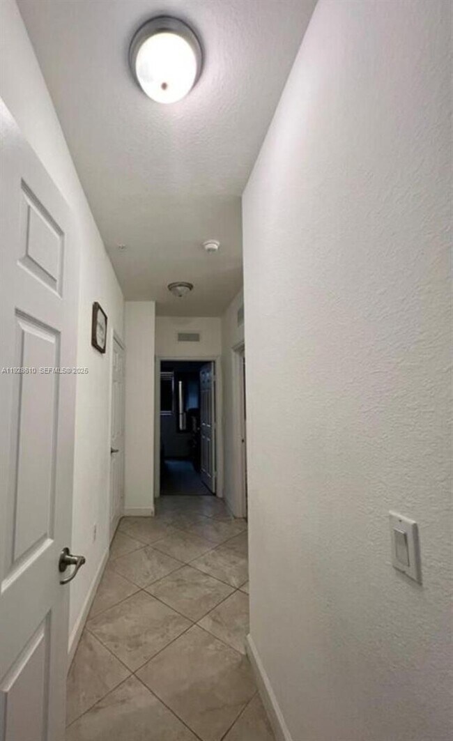 Building Photo - 290 NW 109th Ave