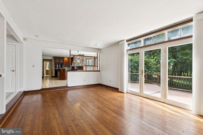 Building Photo - 1720 Honeysuckle Ln