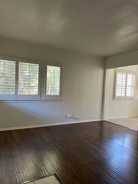 Building Photo - 11442 Riverside Dr