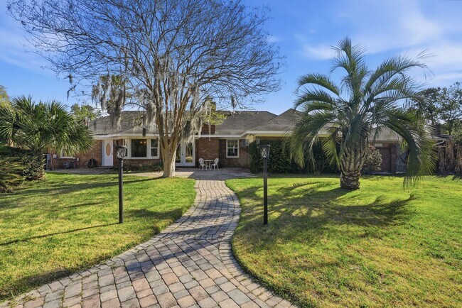 Building Photo - Mayfair Home For Lease with Backyard Oasis!