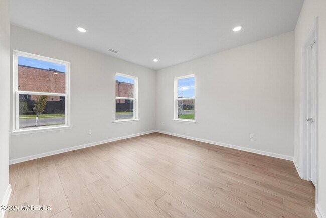 Building Photo - 20 Barton Ave