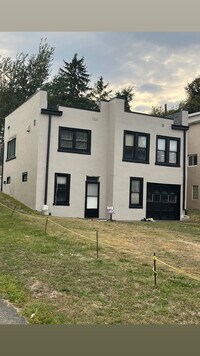 Building Photo - 147 S 9th St