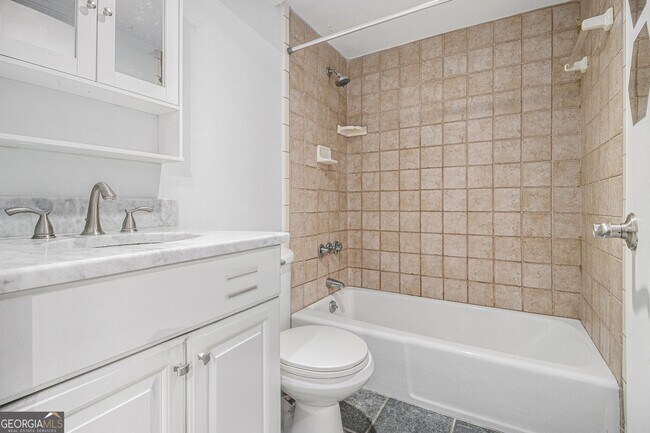 Building Photo - 620 Peachtree St NE