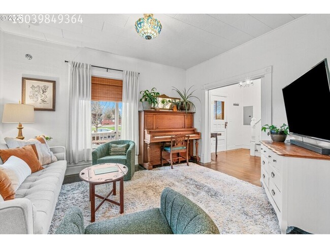 Building Photo - 310 N School St