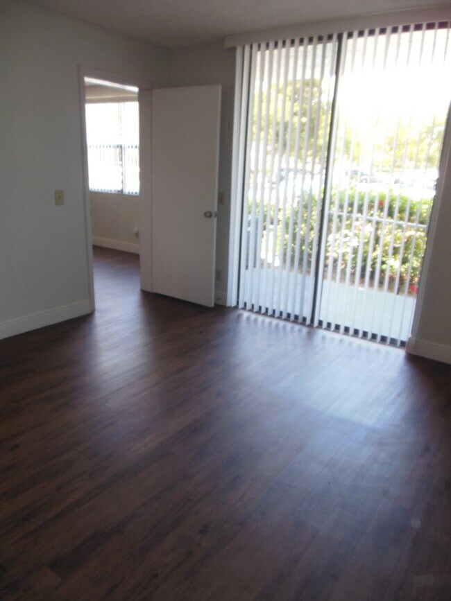 Building Photo - ONE BEDROOM ONE BATHROOM! WATERFRONT COMMU...