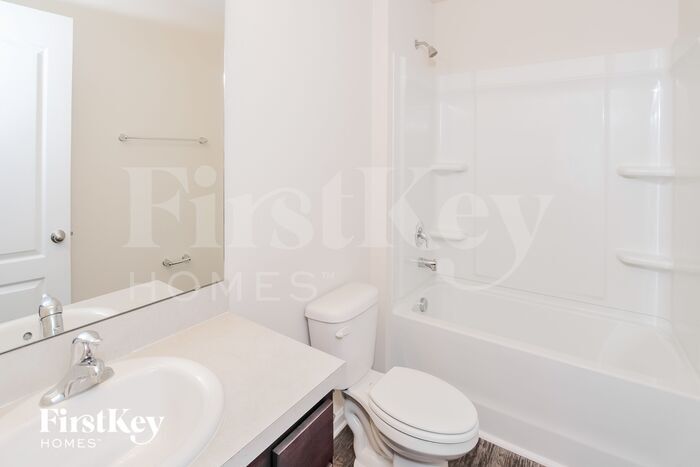 Building Photo - 5835 Calvary Dr