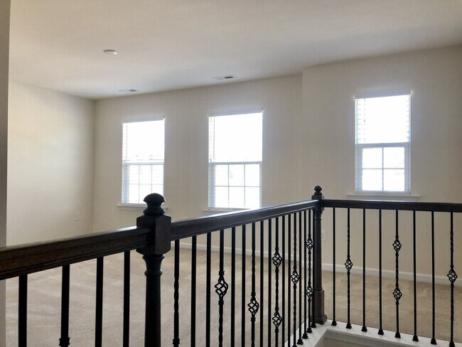 Building Photo - 4 Bed, 3 Bath in Desirable Apex