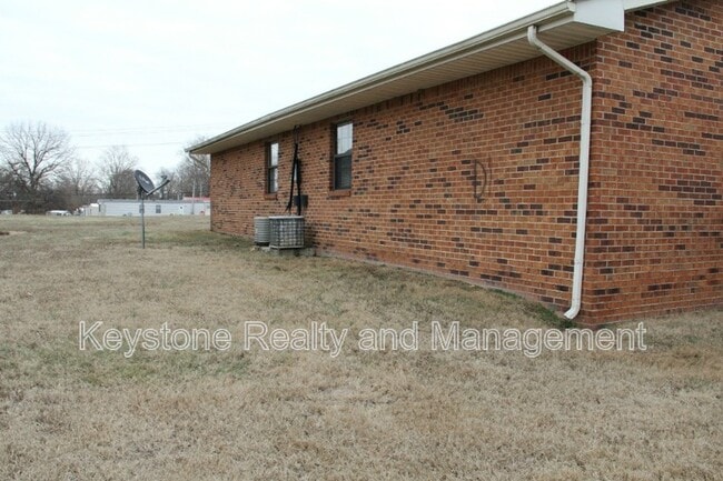 Building Photo - 1375 Thompsonville Ln