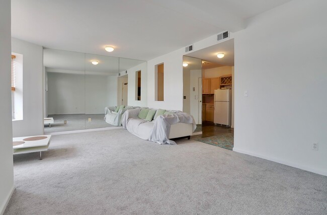 Building Photo - 941 JFK Blvd E