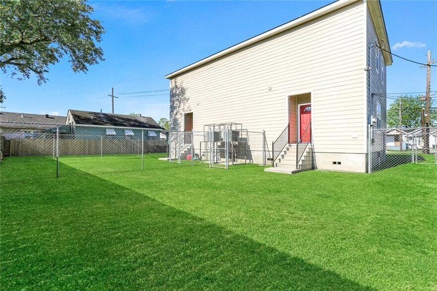 Building Photo - 3925 Clematis St