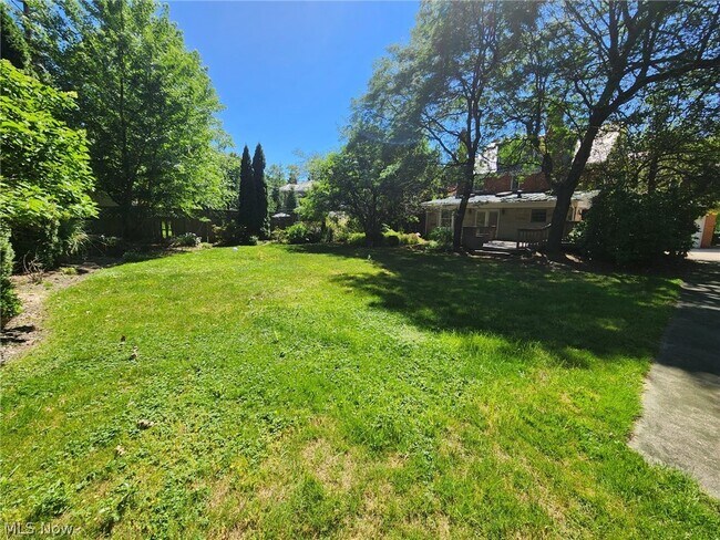 Building Photo - 2685 Rocklyn Rd