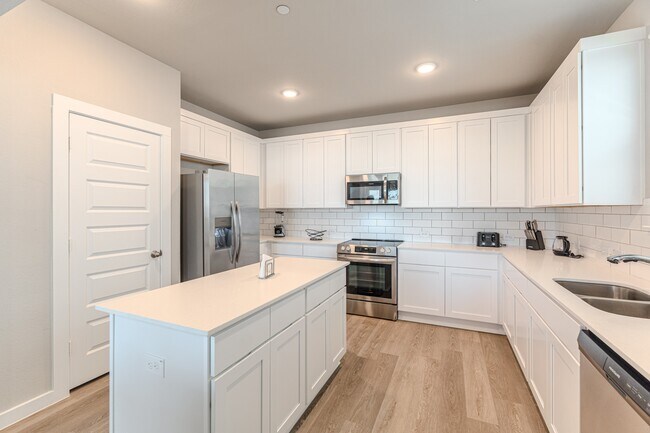 Building Photo - 494 S Centro Cir