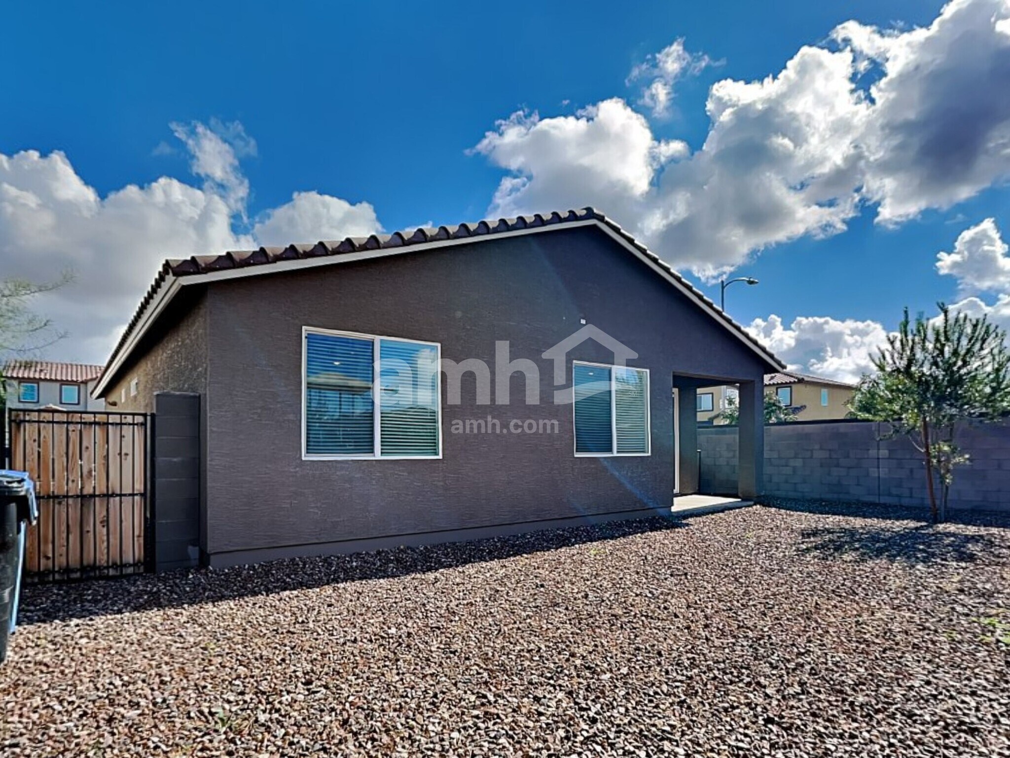 Building Photo - 6628 S 42nd Dr