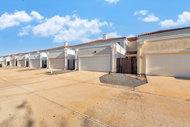 Building Photo - 13405 Preston Cliff Ct