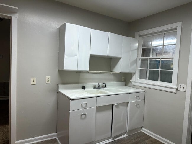 Building Photo - 1348 Springer St