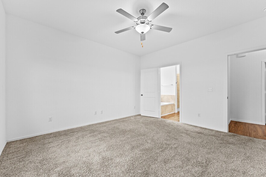 Building Photo - 129 Escondido Cir