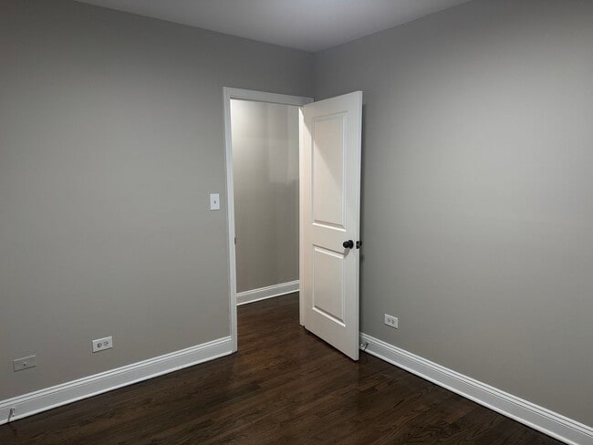 Building Photo - Stunning gut-renovated 3-bedroom, 2-bath condo in South Shore