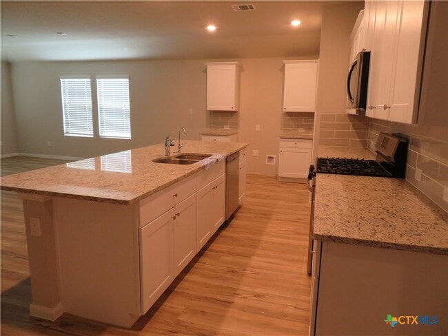 Building Photo - 554 Blue Stem Rd