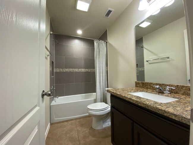 Building Photo - 139 Niagara Dr.