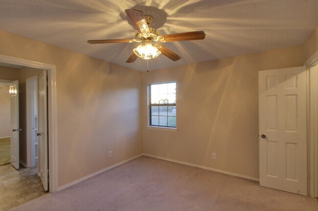 Building Photo - 7890 Blackman Ferry Rd