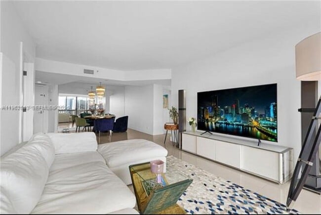 Building Photo - 1000 W Island Blvd