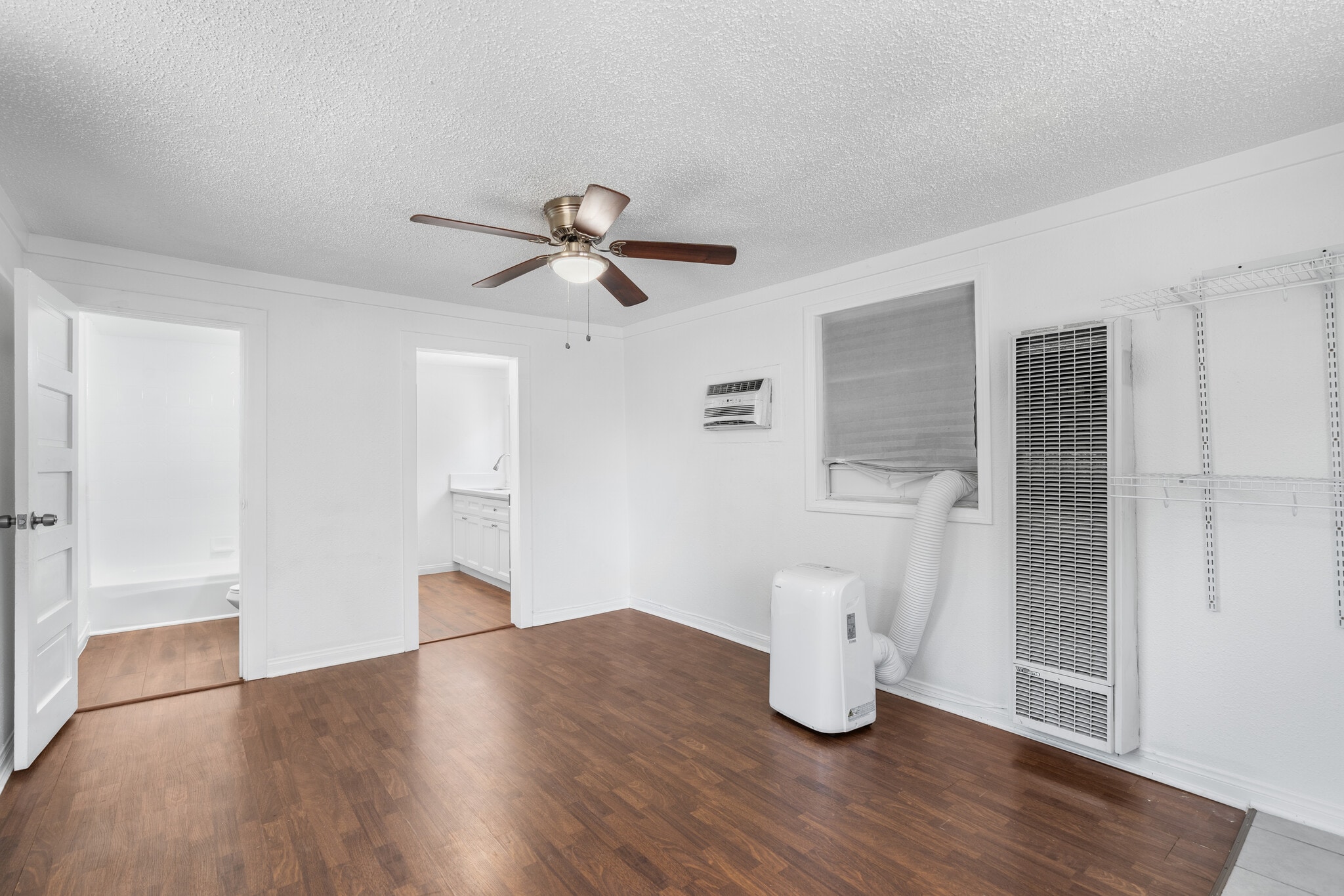 Building Photo - 4159 Larchwood Plz