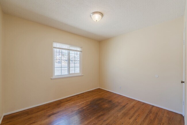 Building Photo - 2214 Ripley Ave