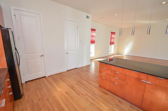 Building Photo - Stylish Corner Townhome Steps from Parks, Dining & Shopping