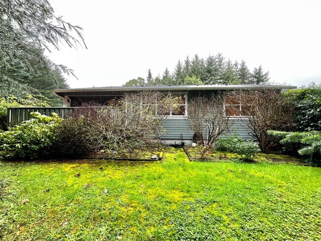 Building Photo - Fully Furnished Historic Fort Ward Townhome on Bainbridge Island