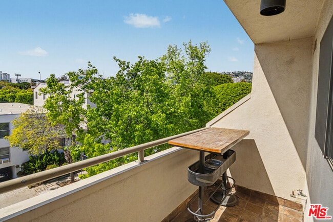 Building Photo - 720 Huntley Dr