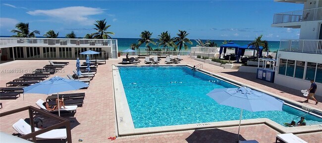 Building Photo - 5401 Collins Ave