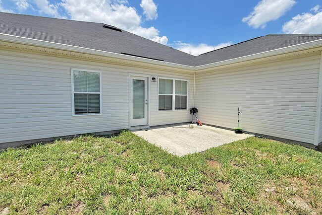 Building Photo - (Pet Friendly)