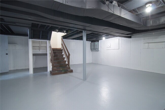 Building Photo - 7240 Balson Ave