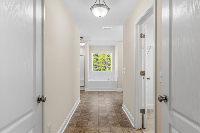 Building Photo - 5 Bedrooms in the heart of Summerfield!