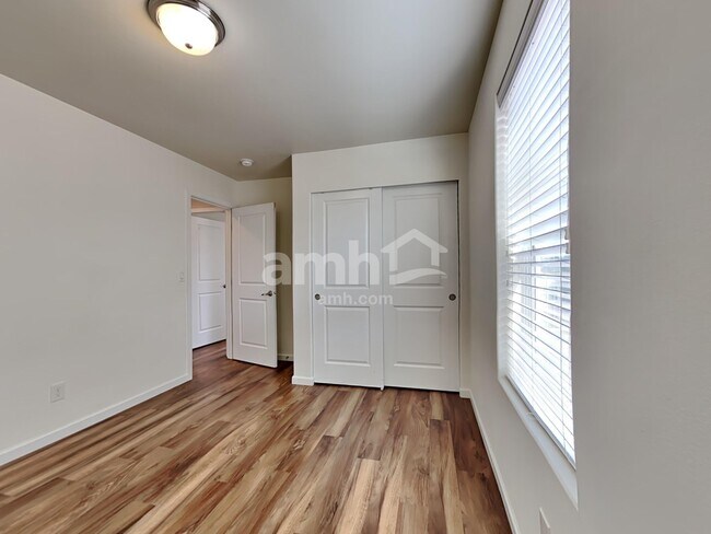 Building Photo - 2748 Moore Ave