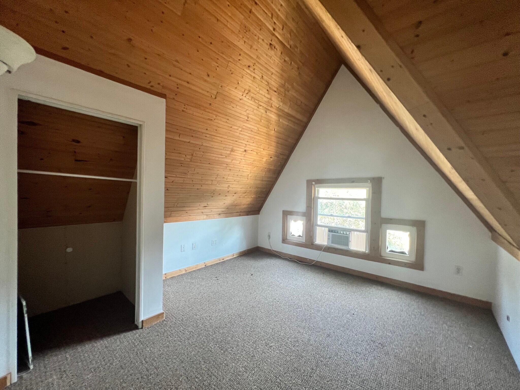 Attic bedroom 2 - 1403 W Barker Ave