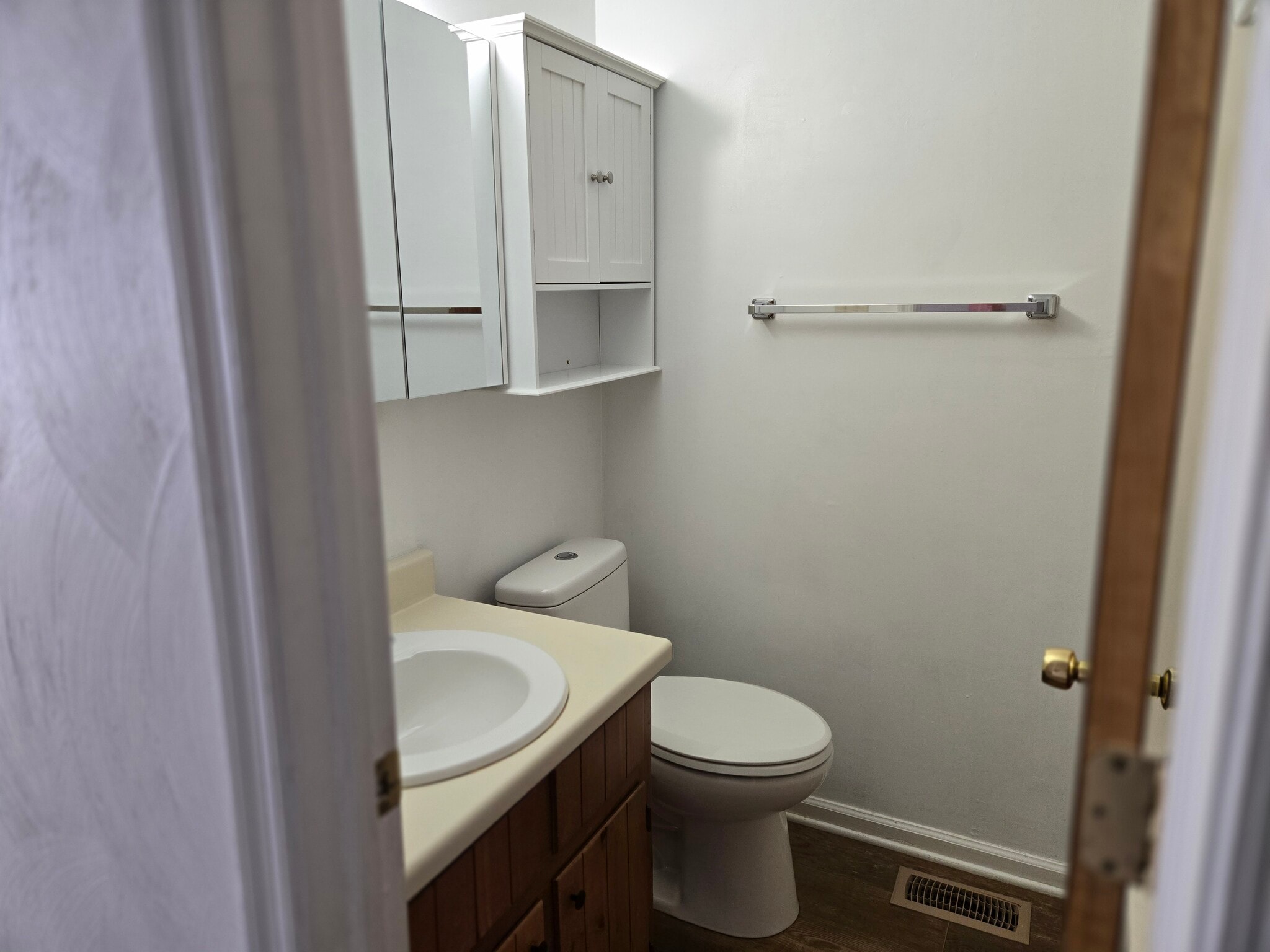 Full bath - 2032 Elmhurst Ln